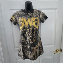 Girls With Guns Camo tee ~ ladies size M