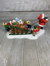 Snow Village Department 56 "Santa Comes To Town, LIMITED 1996